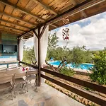 Hakuna Matata Holidays Agalia With Airco & Pool In Greek Olive Grove Lodge