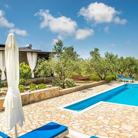 Jaktstuga Hakuna Matata Holidays Agalia With Airco & Pool In Greek Olive Grove *