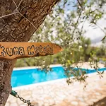 Деревянный коттедж Hakuna Matata Holidays Agalia With Airco & Pool In Greek Olive Grove