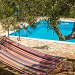 Hakuna Matata Holidays Agalia With Airco & Pool In Greek Olive Grove Метони