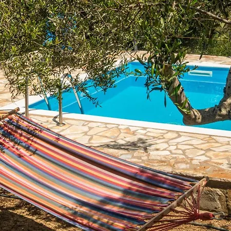 Hakuna Matata Holidays Agalia With Airco & Pool In Greek Olive Grove Methoni (Messenia)
