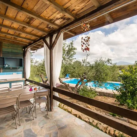 Hakuna Matata Holidays Agalia With Airco & Pool In Greek Olive Grove אכסניה