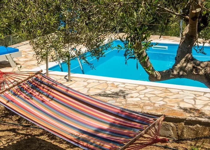 Hakuna Matata Holidays Agalia With Airco & Pool In Greek Olive Grove Methone