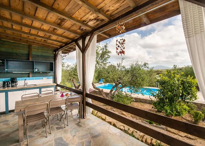 Hakuna Matata Holidays Agalia With Airco & Pool In Greek Olive Grove Jaktstuga
