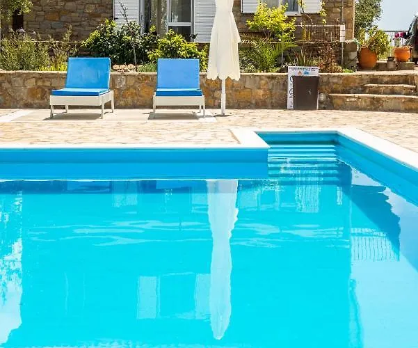 Hakuna Matata Holidays Agalia With Airco & Pool In Greek Olive Grove Jaktstuga